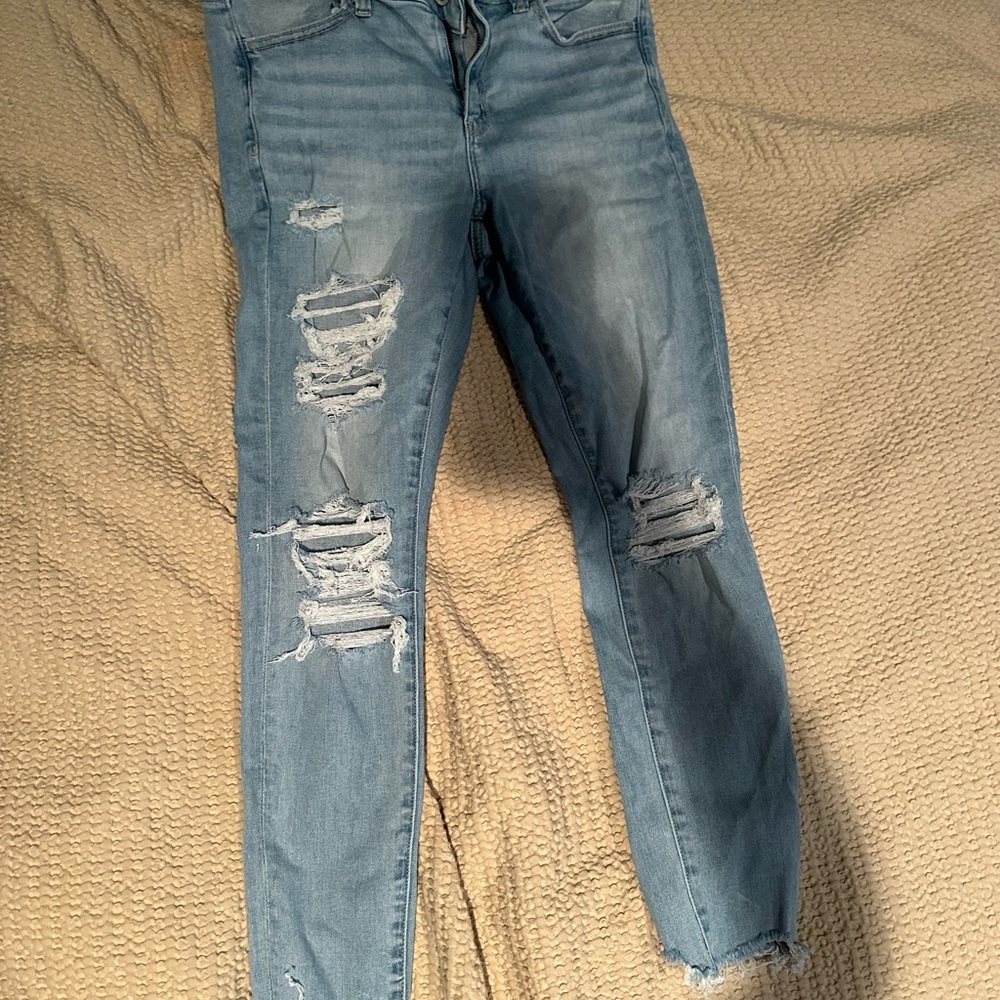 Distressed Light Blue Women's American Eagle Jeans Size 10 short